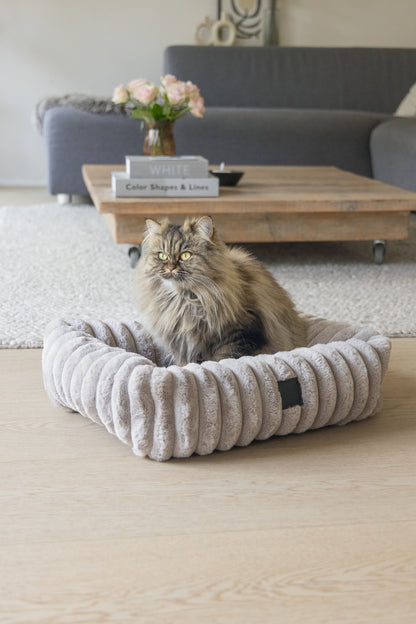 Designed by Lotte Reza - Kattenmand - 52x44x16 cm