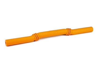BEEZTEES SUMO FIT STICK Beeztees Sumo Fit Stick. 50 cm. Veilig apporteren dat doe je met de Beeztees Sumo Fit Stick. Dit speeltje is gemaakt van natuurlijk rubber en is gericht op het apporteren, wat een zeer populaire bezigheid is om de band tussen baasje en de hond te versterken. Bovendien is de Sumo Fit Stick een stuk veiliger dan hout, omdat van deze stick geen splinters of iets dergelijks af kunnen gaan. - Gemaakt van natuurlijk rubber - Veilig apporteren Afmeting: 50 cm, 15-30 kg